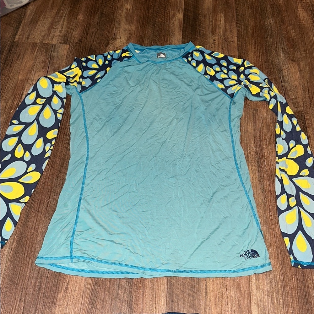 The North Face Blue Patterned Sleeved Nylon Blend Swim Shirt size M